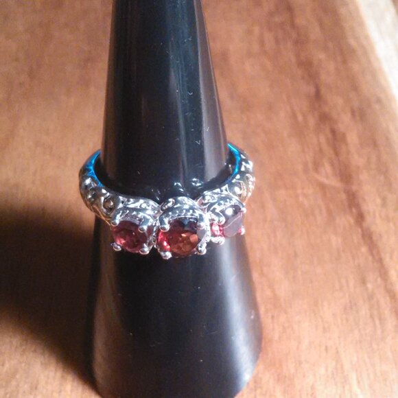 Mozambique Garnet Sterling Silver Trilogy Ring (Size 6) - Picture 7 of 15